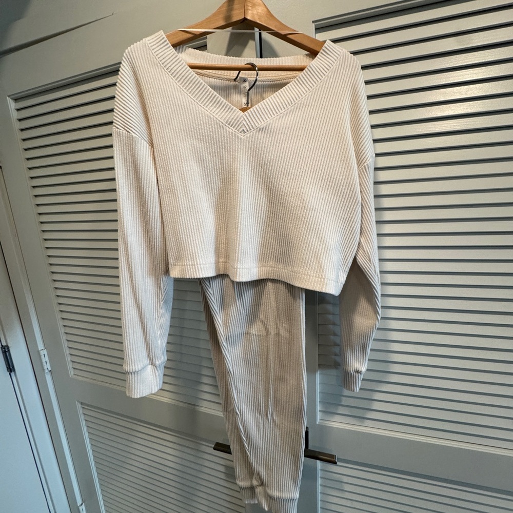 Alo Yoga Cream Ribbed Knit Sweater and Pants Set